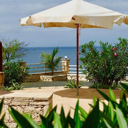 Casita Solemar Direkt Am Atlantik Villa Calheta Luaran gambar